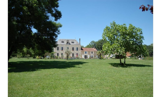 Cravans House | Domaine de Chabanais, 25 min from the sea
