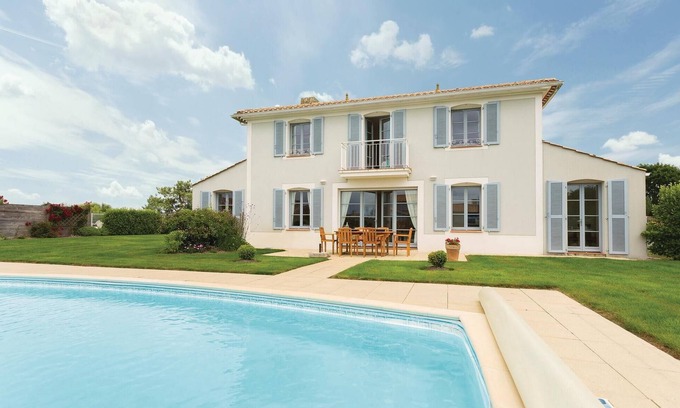 L'Aiguillon-sur-Vie House | Domaine de Fontenelles Villa