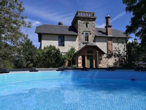 Boulleret House | Domaine de l'Île: Maison historique avec piscine et Wi-Fi - FR-1-586-57