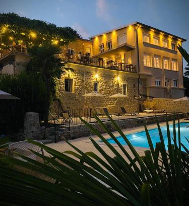 Aubenas House | Domaine de la Pinède