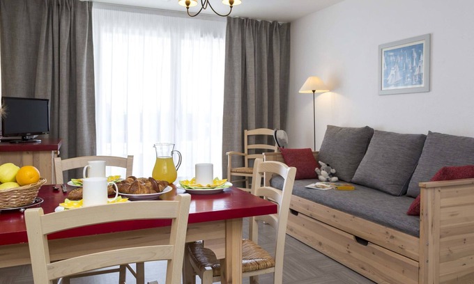 Plougasnou Apartment | Domaine des Roches Jaunes by Interhome