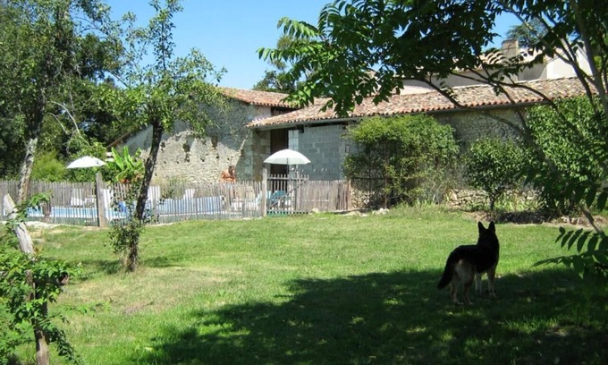 Montlieu la Garde Bed & Breakfast | Domaine les Galards
