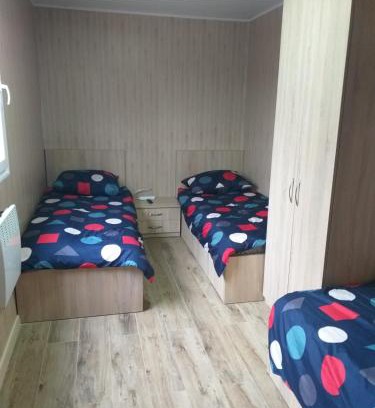 Grodzisk Mazowiecki House | Domek Dwupokojowy N4 - FreezerHause Kozery- NoclegiGrodziskPL 792-535-535
