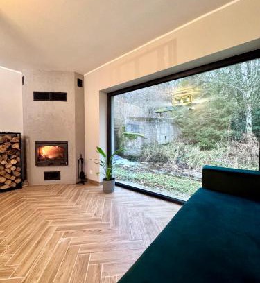 Kolczyglowy House | Domek z balią nad Wodospadem w głębi lasu