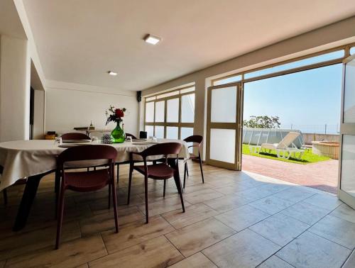 Gravina di Catania Villa | Domus Apartment in villa, swimming pool and private parking