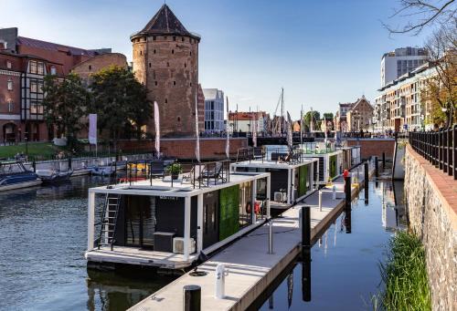 Gdansk City Center Apartment | Domy Na Wodzie - La Mare Motlava Houseboats by Downtown Apartments