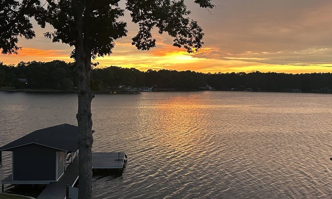Henrico House | Don't miss this beautiful waterfront home on Pea Hill Creek in Lake Gaston!