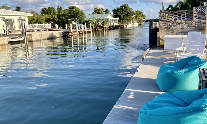 Marathon House | Don't Miss This! Deep Water Canal, Swimspa Pool, Kayaks, Walk to Tiki Bars!