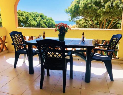 Sitio de Calahonda Apartment | Dona Lola Martha - Spacious 3 bedroom apartment with partial sea views