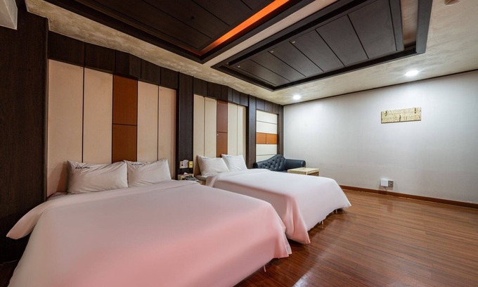 Donghae Hotel | Donghae Pig