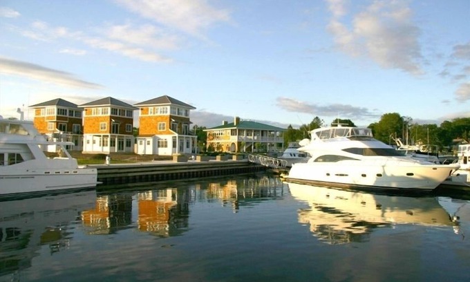 Sturgeon Bay Cottage | Door County Waterfront Cottage