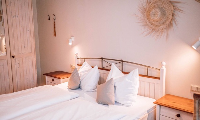 Weiler bei Monzingen Apartment | Doppelzimmer mit Badewanne - Schmidtburger HOF - Wein/Restaurant/Pension