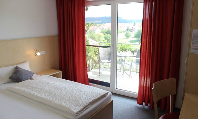 Lehrensteinsfeld Apartment | Doppelzimmer 1/2 - Gästehaus Zum Wolffenturm