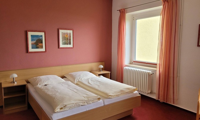 Sundhagen Apartment | Doppelzimmer 14 - Gästehaus Niederhof