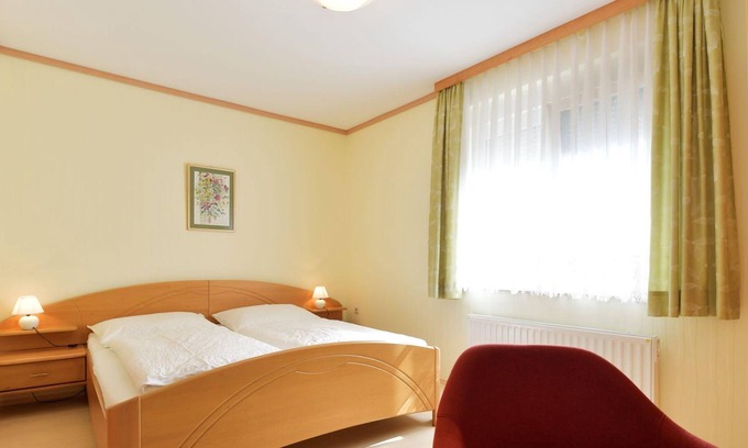 Illmitz Apartment | Doppelzimmer - Blumenhof Wegleitner