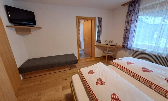 Mellau Bed & Breakfast | Doppelzimmer Nr. 1 - Gästehaus Puchmayr Manuela