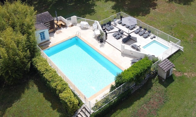 Bouzic RV Rental | Dordogne Glamping - Emperor tent PV1.