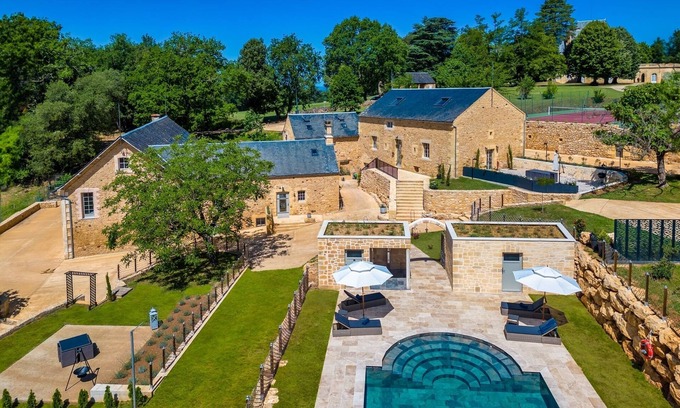 Domme House | Dordogne, Luxury Cottage, Domme and Sarlat, Hamlet Château Giverzac, With Airco