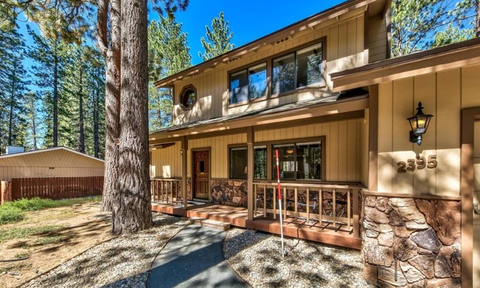 Montgomery Estates House | Doris's Place - Family Fun, Air Hockey Table, Close to Trails