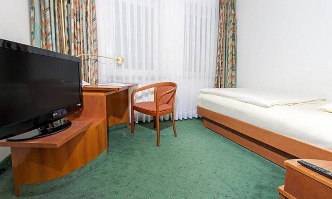 Dresden House | DORMERO Junior Suite, Messerate - DORMERO Hotel Dresden Airport