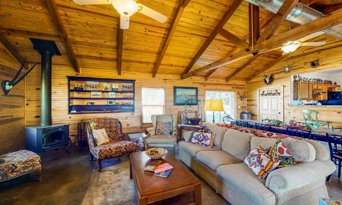 Fredericksburg House | Doss Hideout Lodge