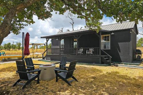 Fredericksburg House | Doss-Spring Creek Cabin