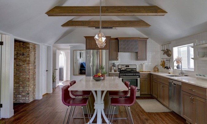 Madison House | Doty ★ Walk to Everything -Hotel Quality- Downtown