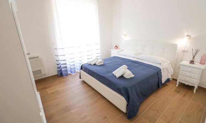 Laureana Cilento Apartment | Double bed and sofa bed