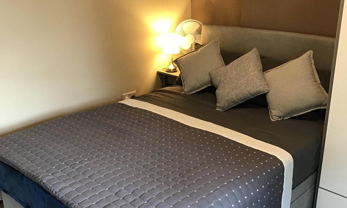 Frampton Hotel | Double bedroom with Shower ensuite on Ground floor
