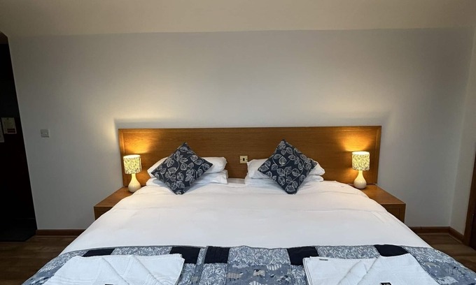 Chard House | Double Ensuite at The Golden Fleece