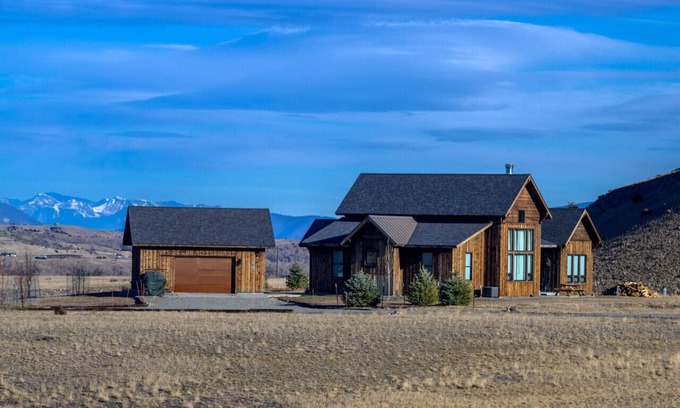 Pray House | Double MM Ranch · 2 Bedrooms Plus a Spacious Sleeping Loft (Sleeps 8)