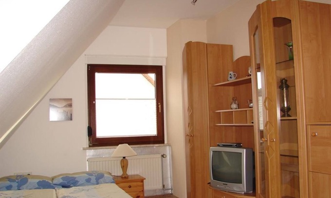 Laucha an der Unstrut Apartment | Double room, shower, WC ensuite - Guest house under the vineyards