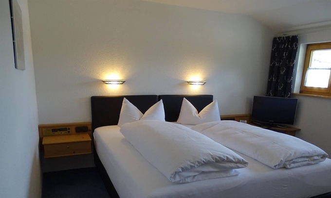 Hirschegg Apartment | Double room 10 - Berghof