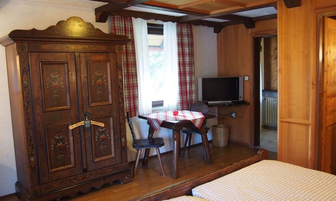 Tennenbronn Apartment | Double room 5 with shower and WC