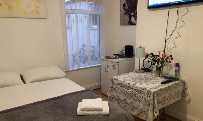 Plumstead House | Double Room Central Location 2