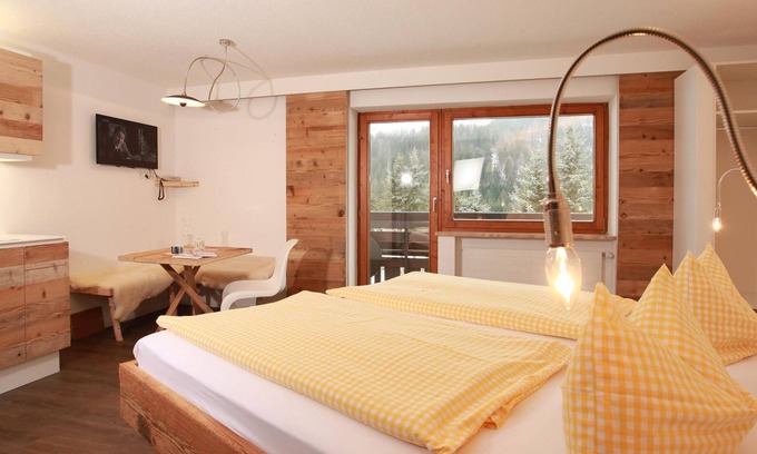 Riezlern Apartment | Double room Deluxe "Summit space" WHITE - Landhaus Bromm
