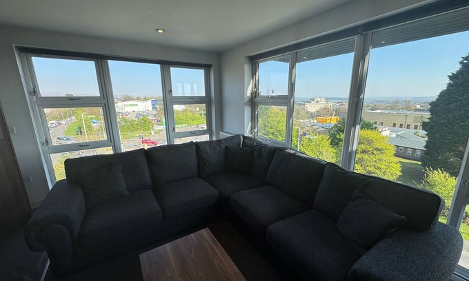 Plymouth Apartment | Double Room @ Derriford Stays by Pureserviced