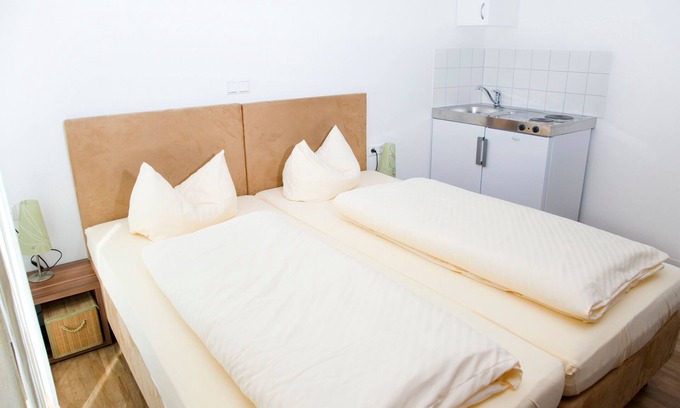 Asch Apartment | Double Room for 2 Guests with 21m² in Blaubeuren (73363)