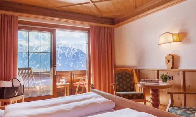Mosern House | Double room I with south-facing balcony including breakfast - Hotel Garni Lärchenhof Natur