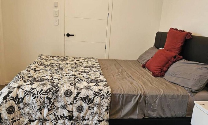 Blenheim Apartment | Double room in a New house Private shower &Toilet (Room1)