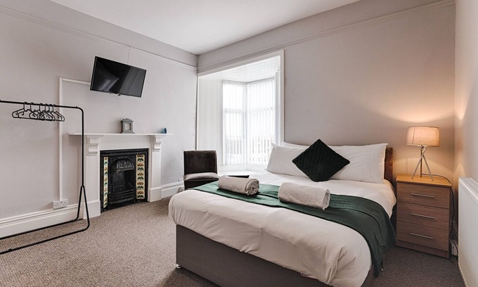 Gorseinon Apartment | Double Room, Parking