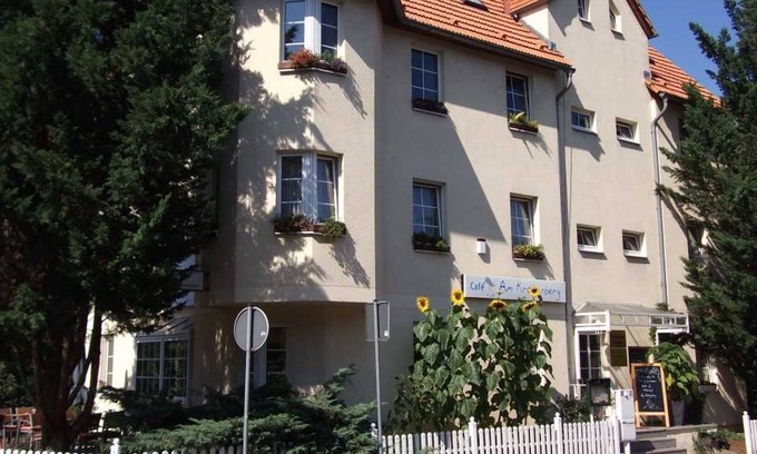 Ortslage Trotha Hotel | Double room - Pension, Café & Restaurant Am Krähenberg (Hotel)