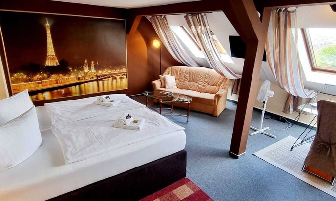 Chemnitz House | Double room-Shared Bathroom-Doppel Pension
