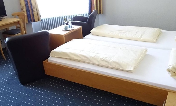 Manderscheid House | Double room shower/WC - Hotel am Ceresplatz