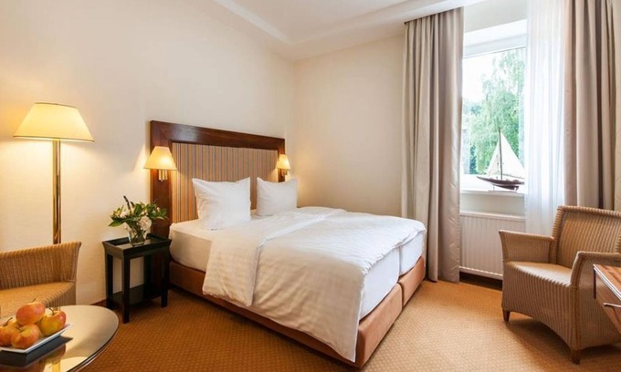 Hasseldieksdamm House | Double room, shower, toilet, standard - Hotel Birke