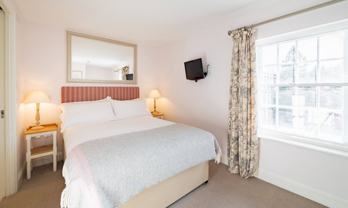 Hurstbourne Tarrant House | Double room-Standard-Ensuite with Shower