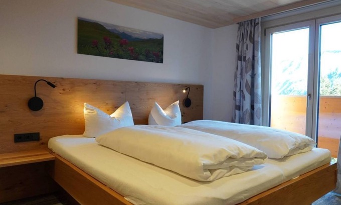 Damuels Bed & Breakfast | Double room with balcony - Pension Edelweiss Bischof KG