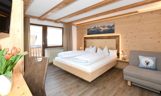 Au Apartment | Double Room with Balcony - Haus Diedamsblick