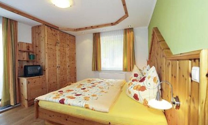 Mauterndorf Bed & Breakfast | Double room with shower or bath, WC - Pension Haus Helga