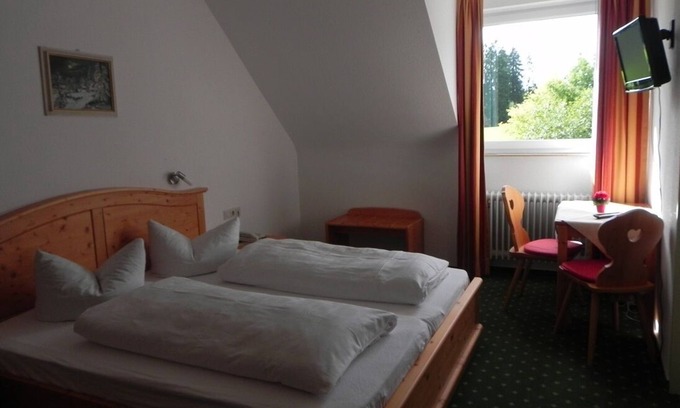 Breitnau Apartment | Double room with shower and WC